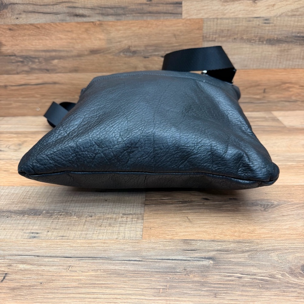 Margot Black Leather Triple Zip Compartment handbag Silver zip Pockets pebbled - Picture 5 of 9